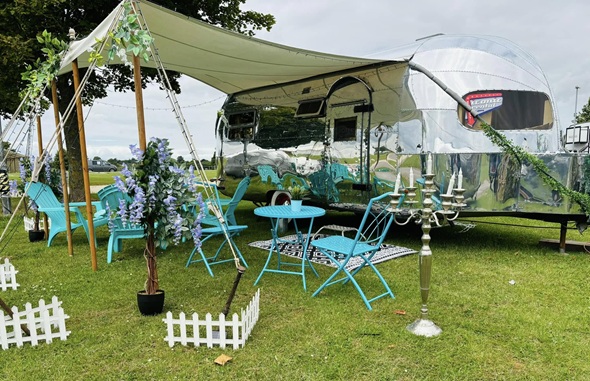 2 Person Vintage Airstream "Flash" - British F1 Grand Prix