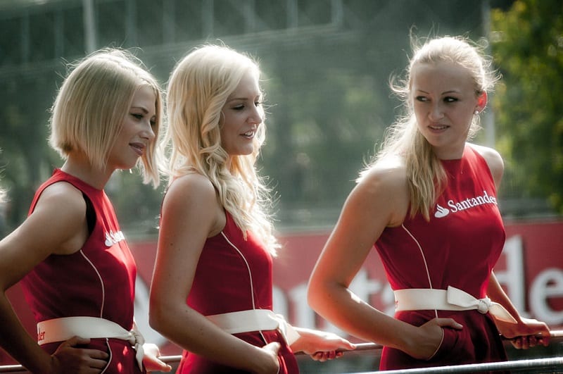 f1 grid girls